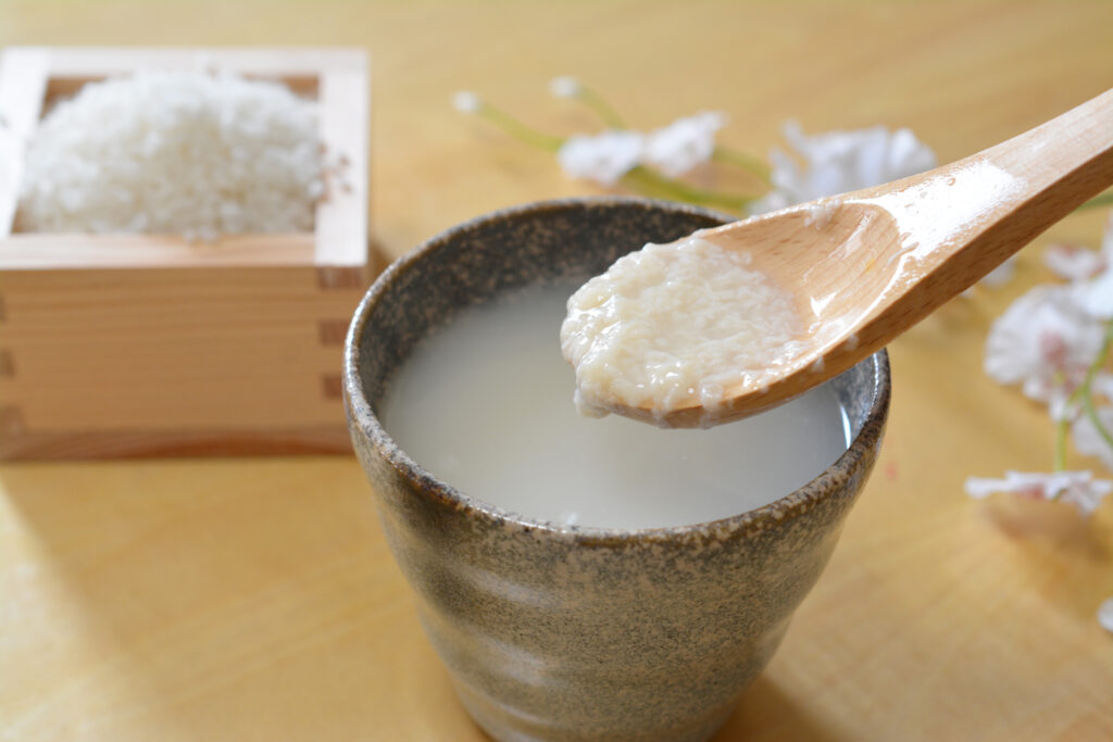 甘酒は朝と夜どっちが効果的？おススメの飲むタイミングを目的別に解説！